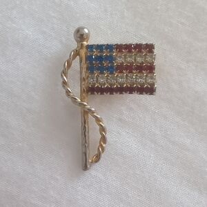 Source Unknown Gold and Silver Brooch with Vintage Design